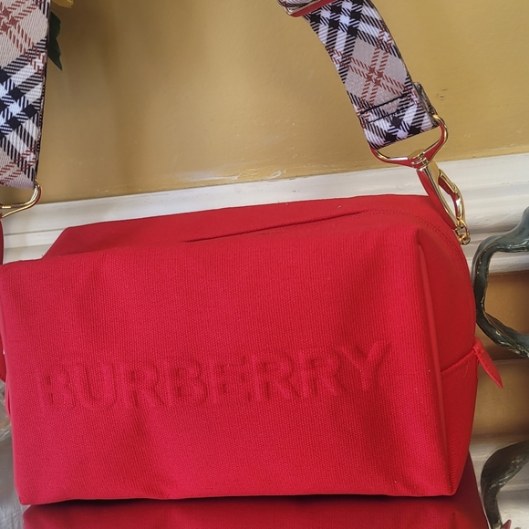 Burberry Pouch converted into to shoulder bag or cross body - Picture 2 of 16